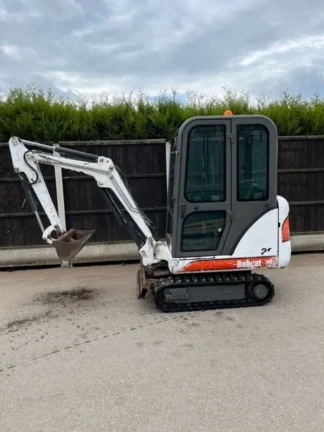 Bobcat 320, 1,6 T + 3 baldes